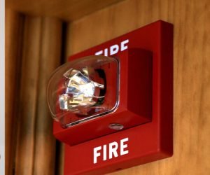 2_63_Smoke-Detector-vs.-Fire-Alarm-What_s-the-Difference_Desktop (1)